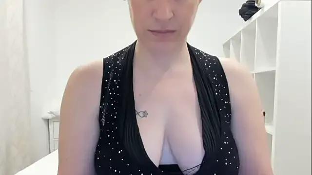 Freechat emmita69_ on StripChat