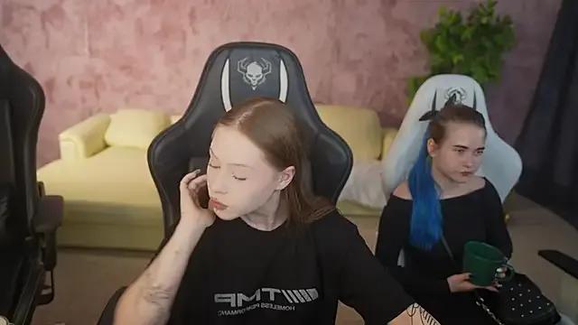 Freechat Esmie_Smile on StripChat