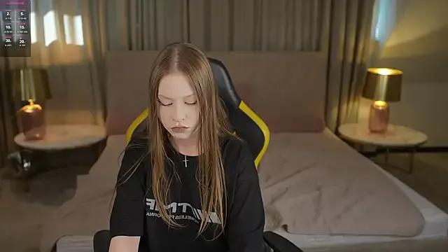 Freechat Esmie_Smile on StripChat