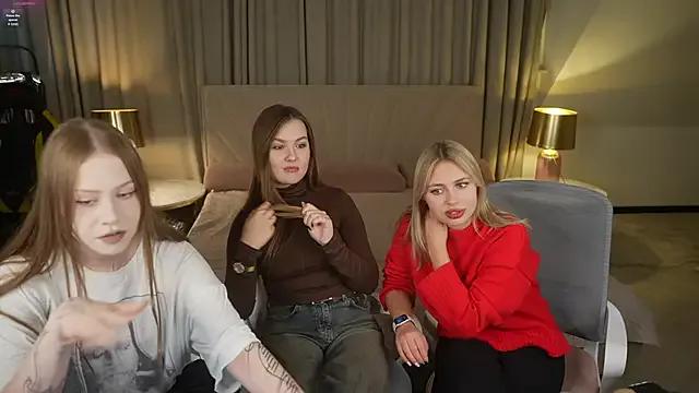 Freechat Esmie_Smile on StripChat