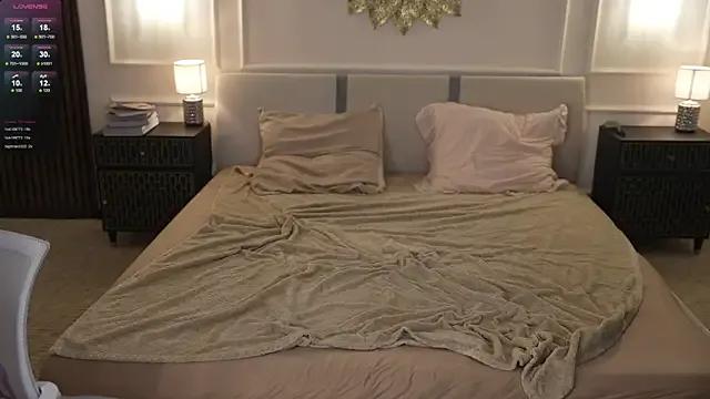 Freechat Esmie_Smile on StripChat