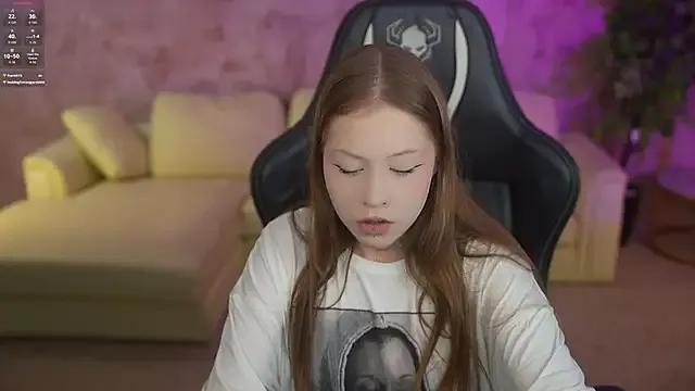 Freechat Esmie_Smile on StripChat