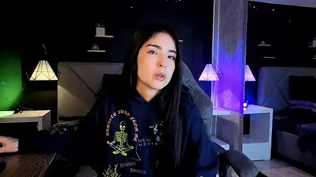 Freechat giapearl25 on StripChat