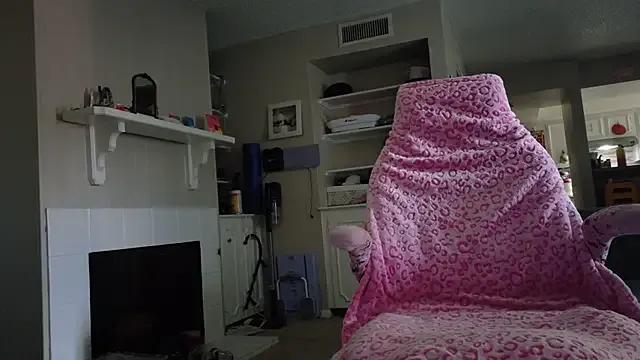 Freechat honeeyyy_pot on StripChat