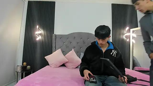 Private hoot_booys_ on StripChat