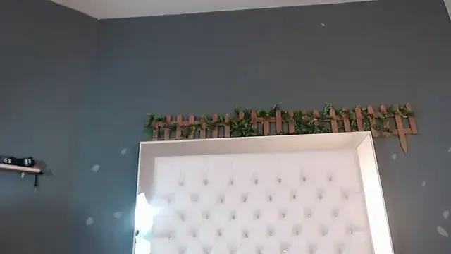 Freechat isabella_brown1 on StripChat