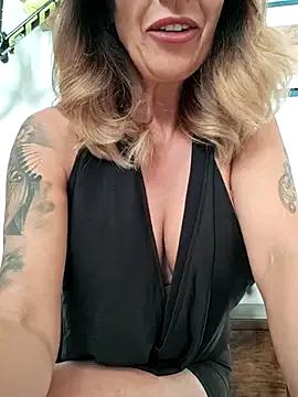 JasmineNoir2 — Tits... davanti ai vicini