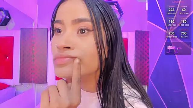 Freechat Karoll014 on StripChat