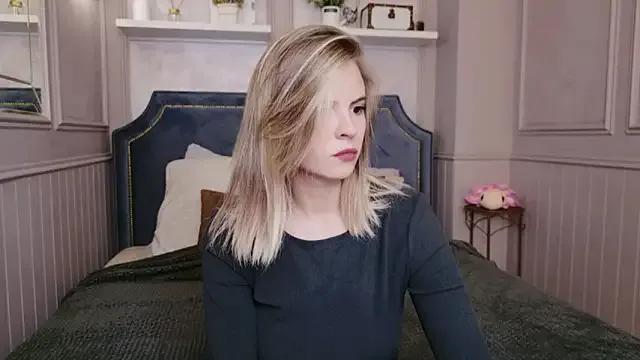 KiaraRolls — air kiss