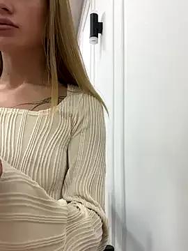 Freechat KiraMyers on StripChat