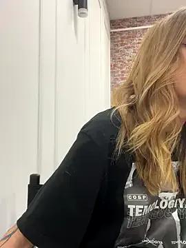 Freechat KiraMyers on StripChat