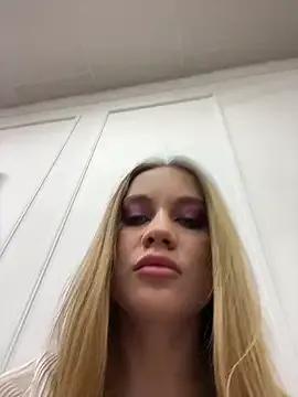 Freechat KiraMyers on StripChat