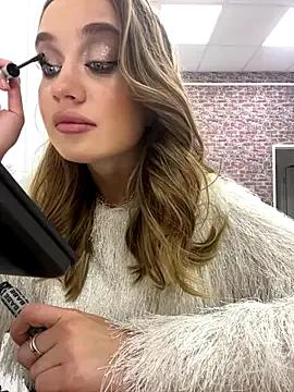 Freechat KiraMyers on StripChat