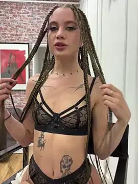 Freechat KiraMyers on StripChat