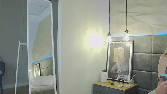 Freechat KiraMyers on StripChat