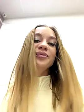 Freechat KiraMyers on StripChat