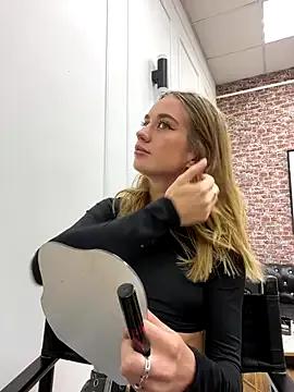 Freechat KiraMyers on StripChat