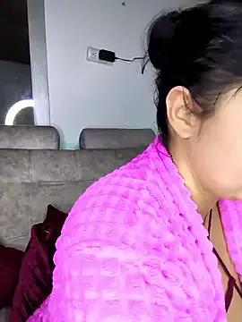 Freechat kitten25-hott on StripChat