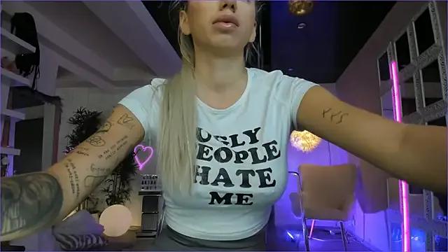 Private LisaAkira on StripChat