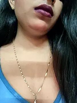 Freechat Maahhii_2 on StripChat