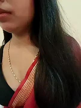 Freechat Maahhii_2 on StripChat