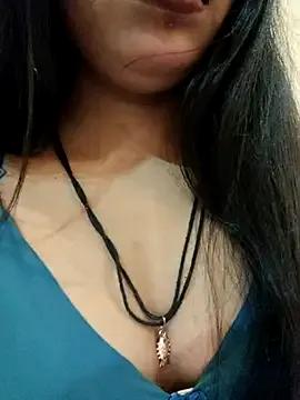 Freechat Maahhii_2 on StripChat