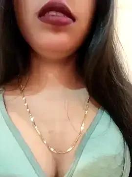 Freechat Maahhii_2 on StripChat