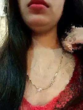 Freechat Maahhii_2 on StripChat