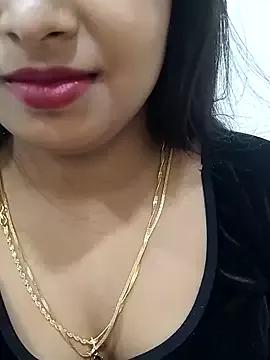 Freechat Maahhii_2 on StripChat