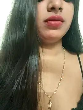 Freechat Maahhii_2 on StripChat