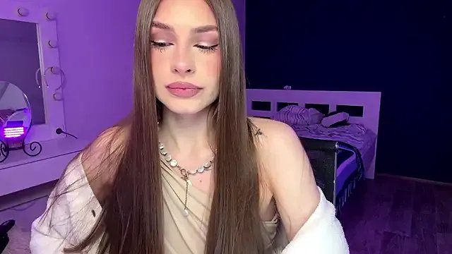 MachelleSpader — slowly & passionately eating an apple