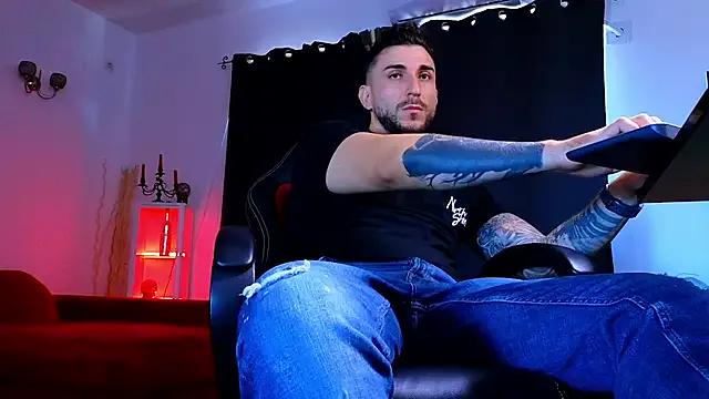 Freechat MightyAaron66 on StripChat