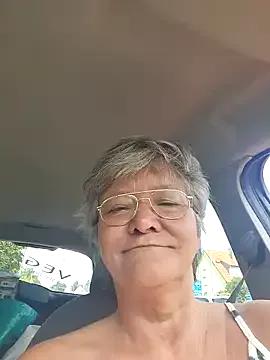 Freechat milfchantal4 on StripChat