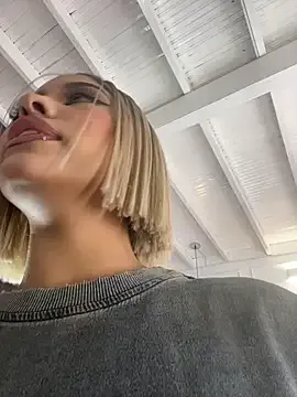 Freechat MystiqueXXX on StripChat