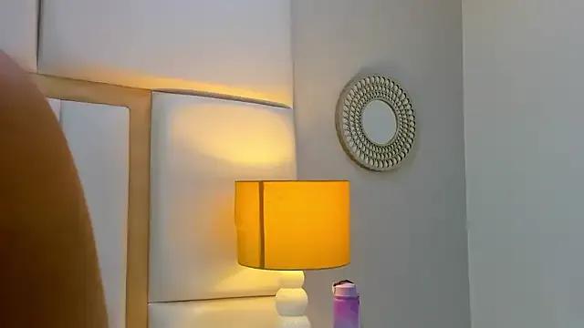 Freechat NahiaMonet on StripChat