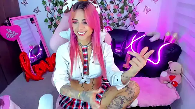 Freechat pearlconnel on StripChat