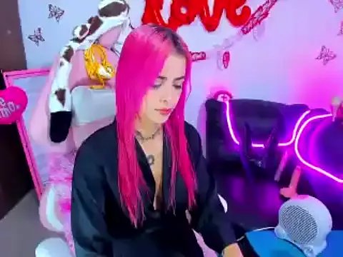 Freechat pearlconnel on StripChat