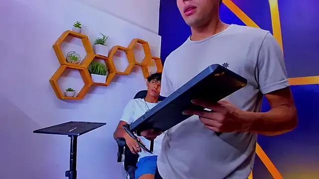 Freechat Play_boys_Hot2 on StripChat