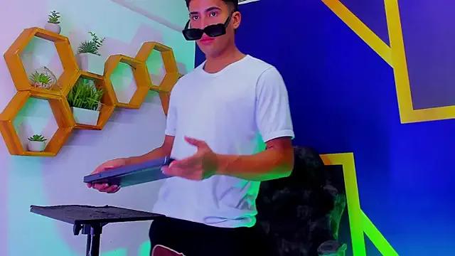 Freechat Play_boys_Hot2 on StripChat