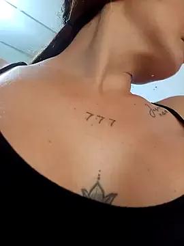 Freechat Queen_lorena on StripChat