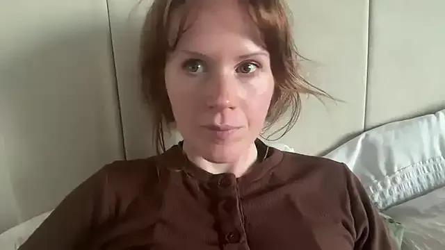 Freechat redheadrosie69 on StripChat