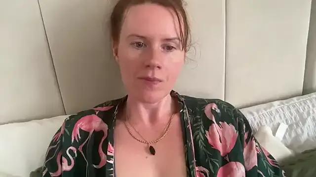 Freechat redheadrosie69 on StripChat