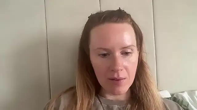 Freechat redheadrosie69 on StripChat