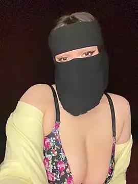 Freechat RooVaaN-Xx on StripChat