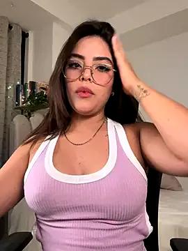 Freechat Sara-Evans on StripChat