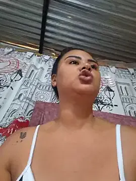 Freechat sexy-latin10 on StripChat