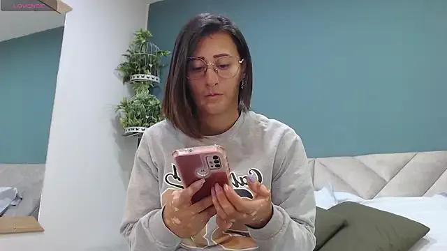 Freechat SharisWillian on StripChat