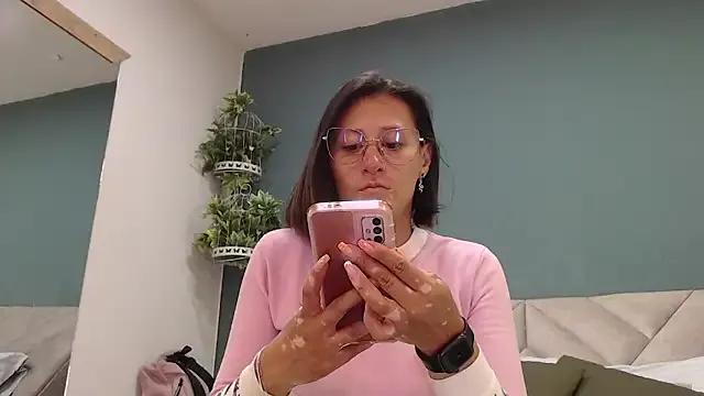 Freechat SharisWillian on StripChat