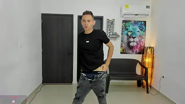 Freechat Voyeurism_guyss on StripChat