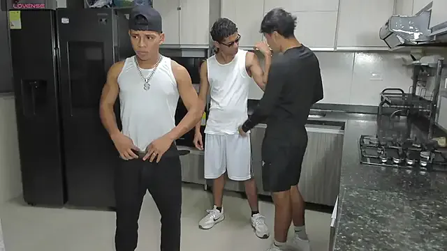 Freechat Voyeurism_guyss on StripChat